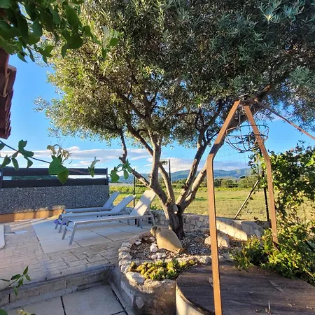 Location Avec Piscine Luberon Artemiss * Apt